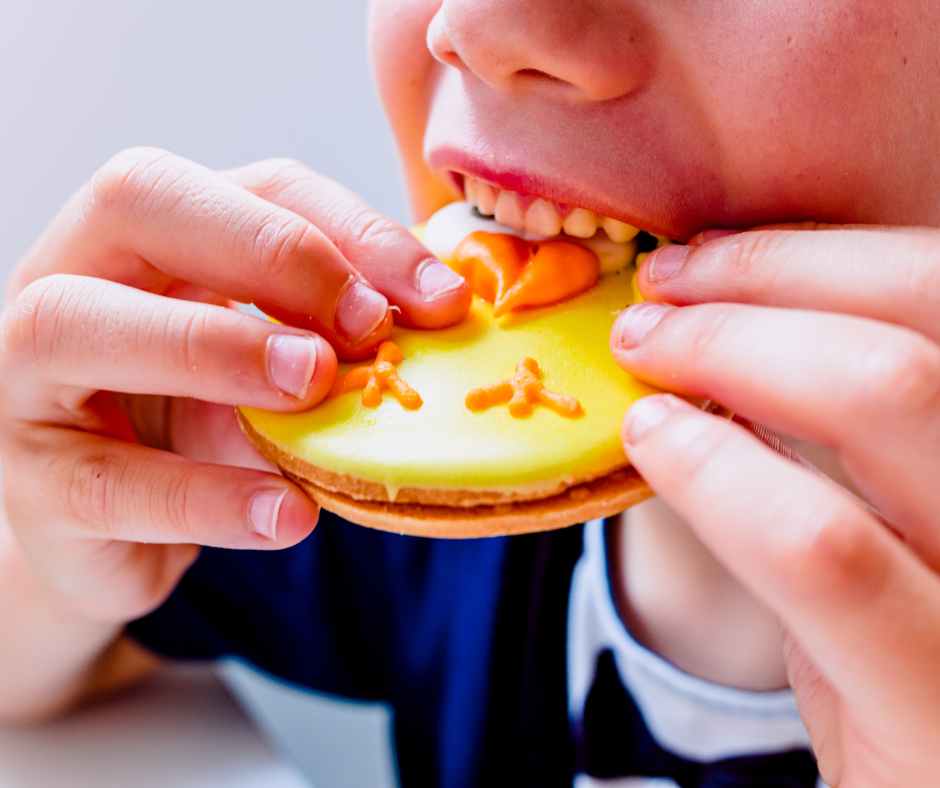 Hidden Sugar in Kids’ Diets, A child’s lunchbox filled with snacks and labels showing hidden sugar content.